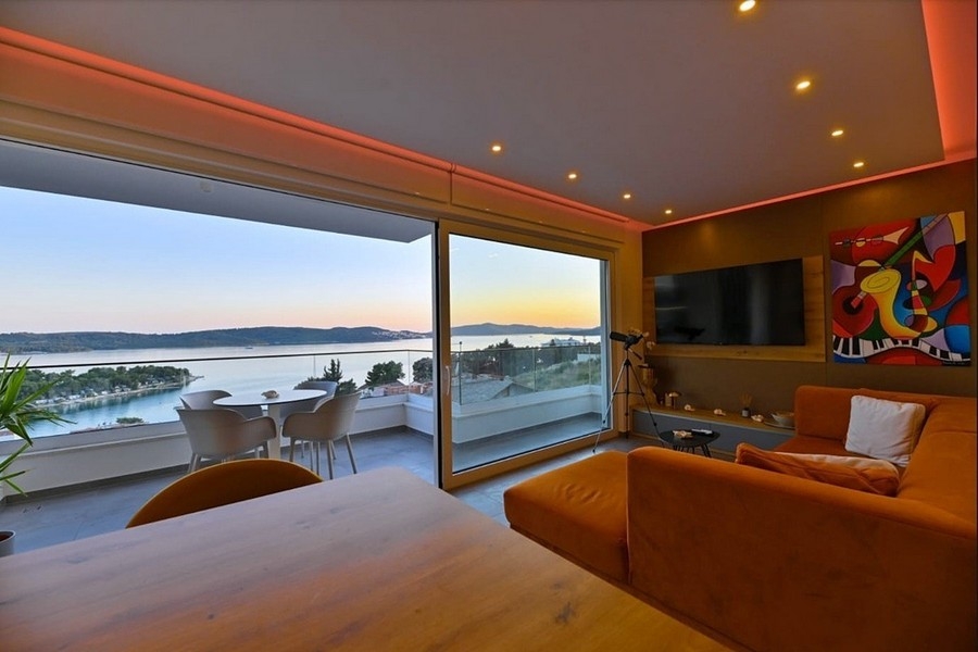 Tengerre néző penthouse Trogirban, Ciovo szigetén.
