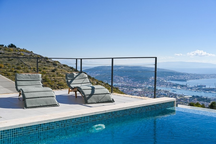 Infinity medence panorámás kilátással Trogirra és a tengerre - H3928 villa